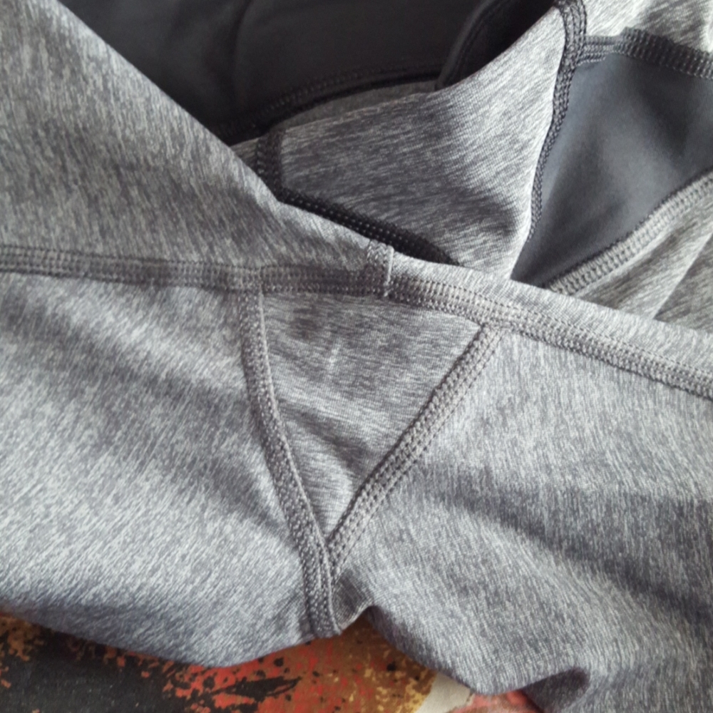 Lululemon Inspire Crop - Picture 6 of 9